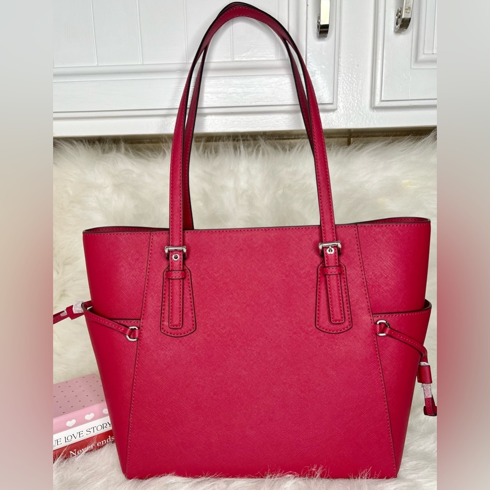 Michael Kors Large Leather Voyager Tote in Dark Rasberry - Picture 4 of 13